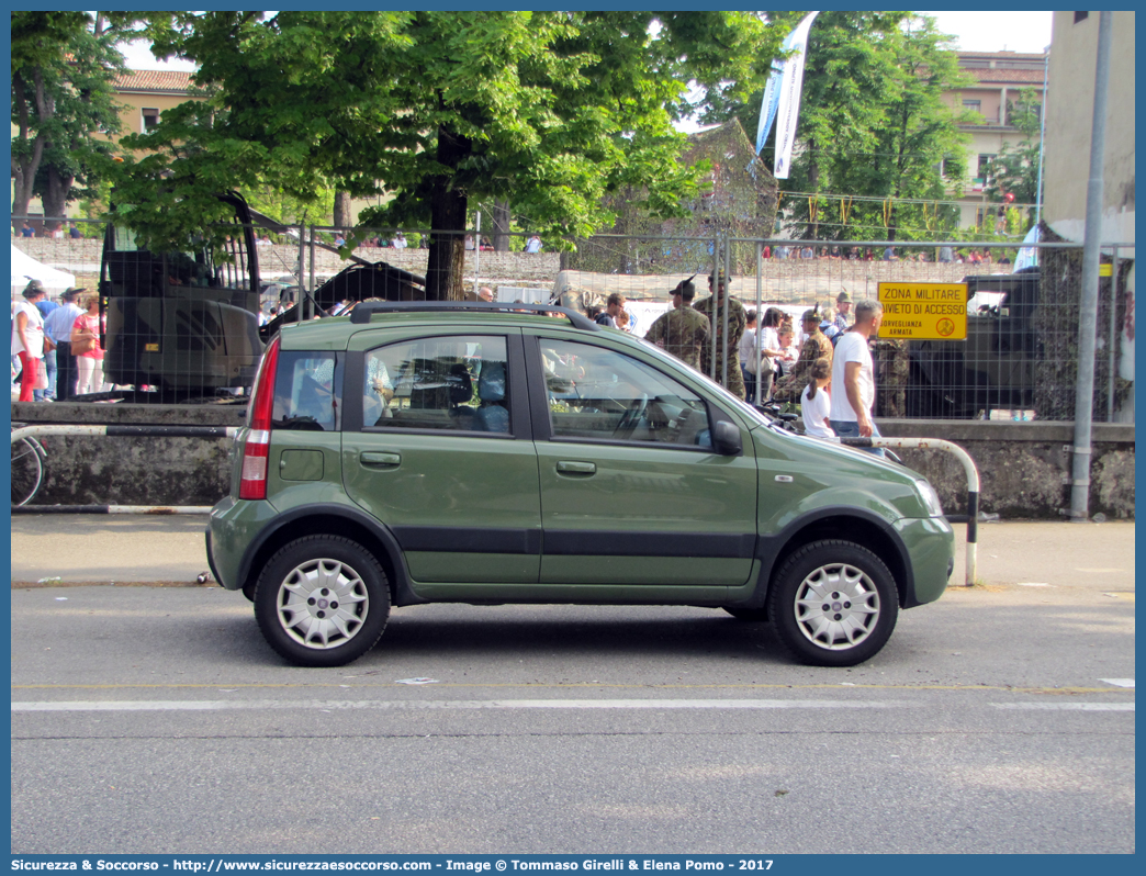 EI CU642
Esercito Italiano
Fiat Nuova Panda 4x4 I serie restyling
Parole chiave: EI;E.I.;Esercito;Italiano;Fiat;Nuova;Panda;4x4