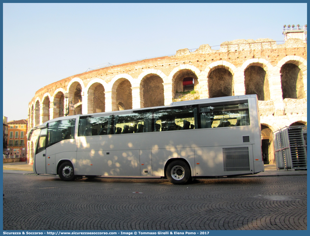 EI DA972
Esercito Italiano
Scania Sitcar Irizar Century
Parole chiave: EI;E.I.;Esercito;Italiano;Scania;Sitcar;Irizar;Century