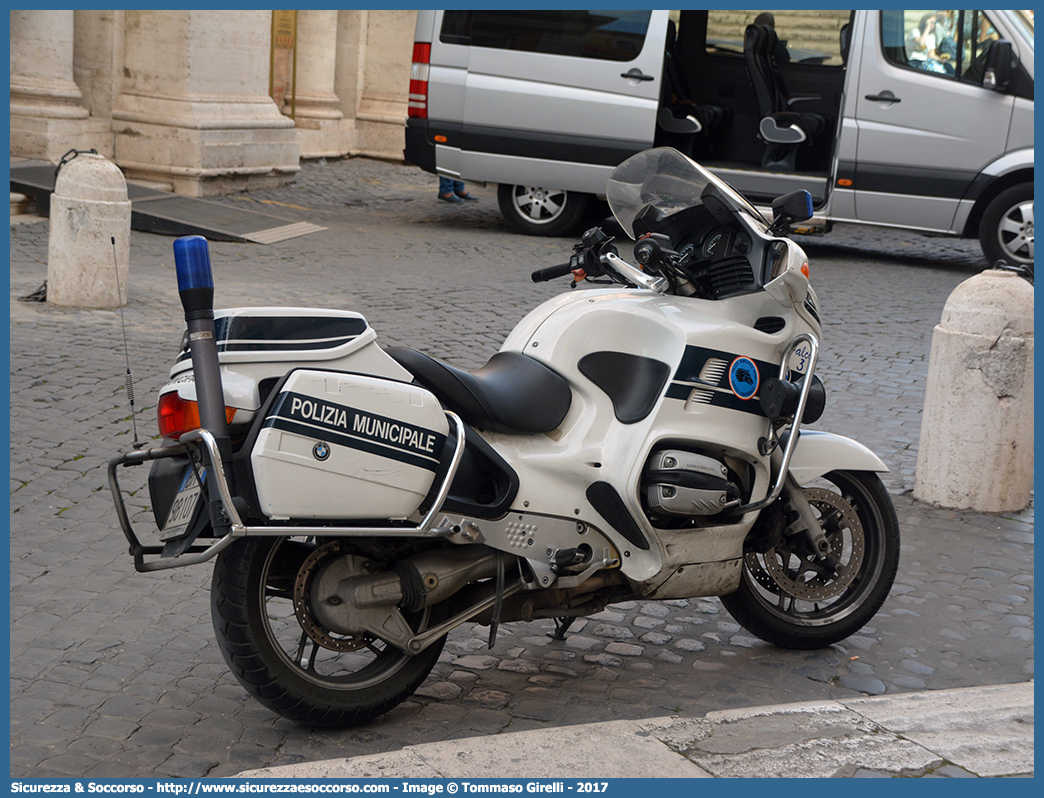 -
Polizia Municipale
Comune di Roma
Bmw R850RT II serie
Parole chiave: PL;P.L.;PM;P.M.;Polizia;Locale;Municipale;Roma;Capitale;Bmw;R850RT