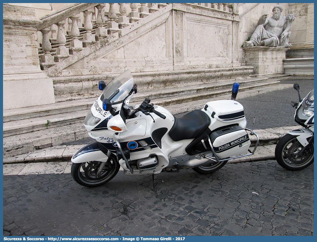 -
Polizia Municipale
Comune di Roma
Bmw R850RT II serie
Parole chiave: PL;P.L.;PM;P.M.;Polizia;Locale;Municipale;Roma;Capitale;Bmw;R850RT