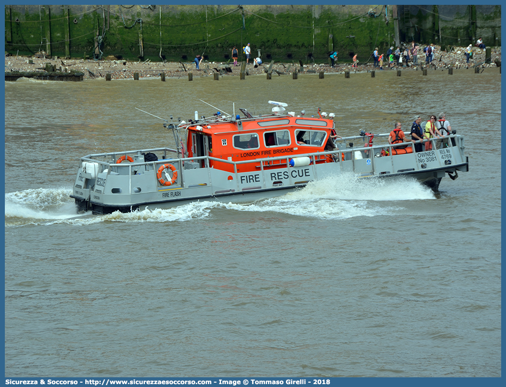 Fire Flash
United Kingdom of Great Britain and Northern Ireland
London Fire Brigade
Fire Boats
Alnmaritec Ltd. "Aln. 021 Flash"
Parole chiave: United;Kingdom;Great;Britain;Northern;Ireland;London;Fire;Brigade;Boats;Alnmaritec