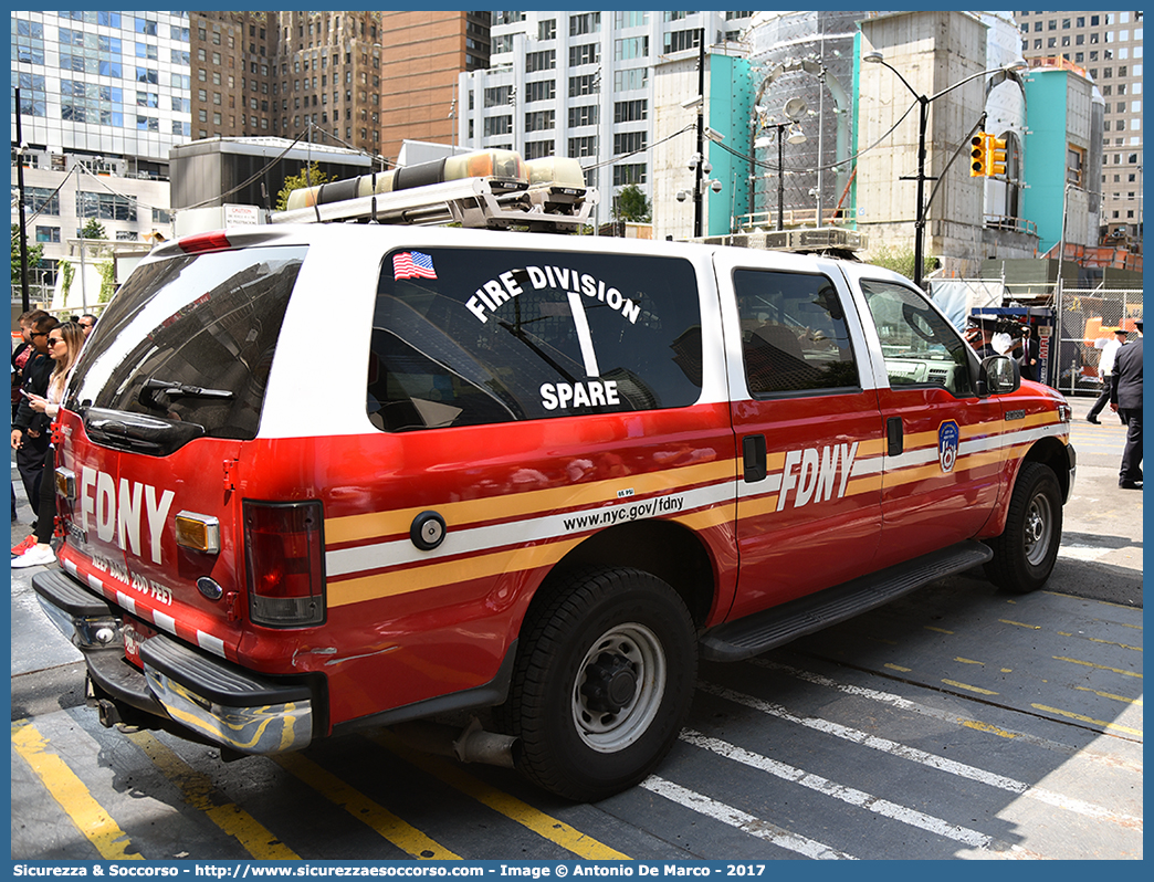 SPARE - FM05037
United States of America
New York Fire Department
Ford Excursion XLT
Ex Battalion 6
Parole chiave: United;States;of;America;USA;U.S.A.;NYFD;N.Y.F.D.;New;York;Fire;Department;Ford;Excursion;XLT