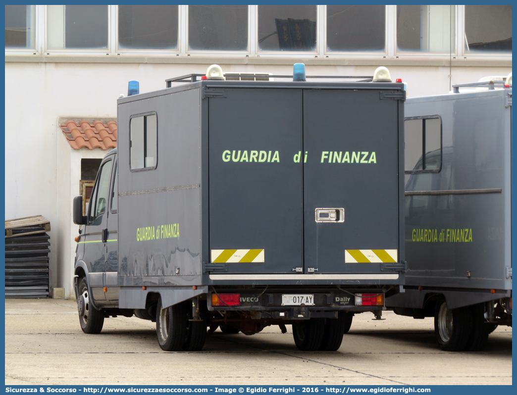 GdiF 017AY
Guardia di Finanza
Iveco Daily 50C13 III serie
Allestitore Elevox S.r.l.
Parole chiave: GdiF;G.D.F.;GDF;Guardia;di;Finanza;Iveco;Daily;50C13;Elevox