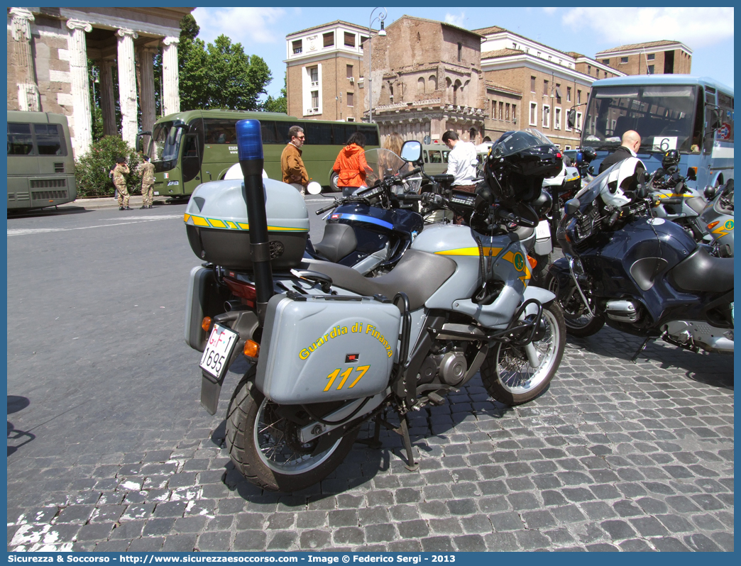 GdiF 11695
Guardia di Finanza
Aprilia Pegaso
Parole chiave: GdiF;G.D.F.;GDF;Guardia;di;Finanza;Aprilia;Pegaso