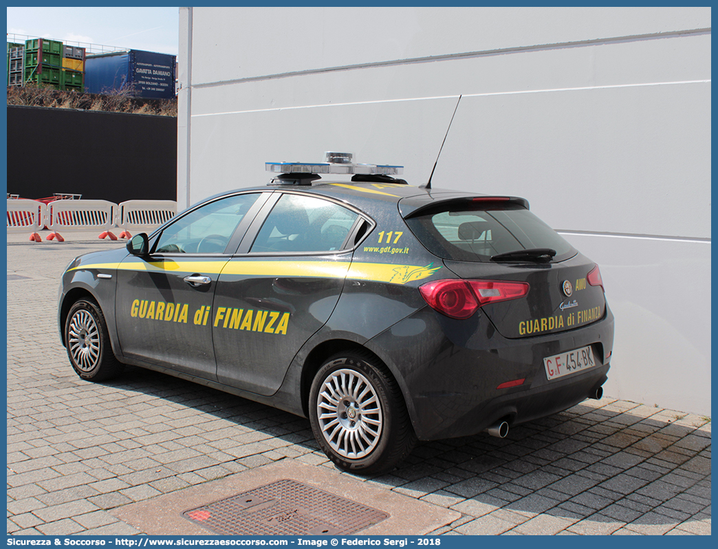 GdiF 454BK
Guardia di Finanza
Alfa Romeo Nuova Giulietta
I serie I restyling
(II fornitura)
Parole chiave: GdiF;GDF;GF;Guardia;Finanza;Alfa;Romeo;Nuova;Giulietta