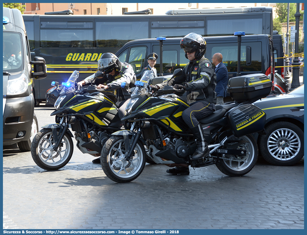 -
Guardia di Finanza
Honda NC750X
Parole chiave: GdiF;G.D.F.;GDF;Guardia;di;Finanza;Honda;NC750X