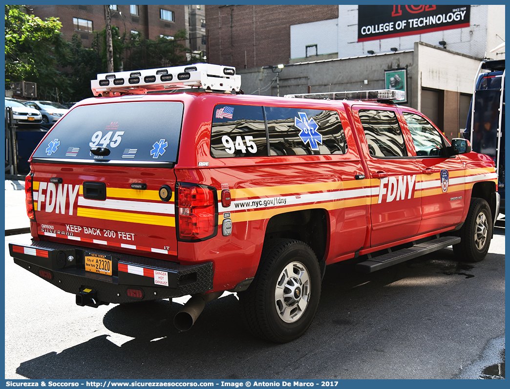 945 - GM16060
United States of America
New York Fire Department
Chevrolet Silverado III generation
Condition Unit
Parole chiave: United;States;of;America;USA;U.S.A.;NYFD;N.Y.F.D.;New;York;Fire;Department;EMS;E.M.S.;Emergency;Medical;Service;Condition;Unit;Chevrolet;Silverado