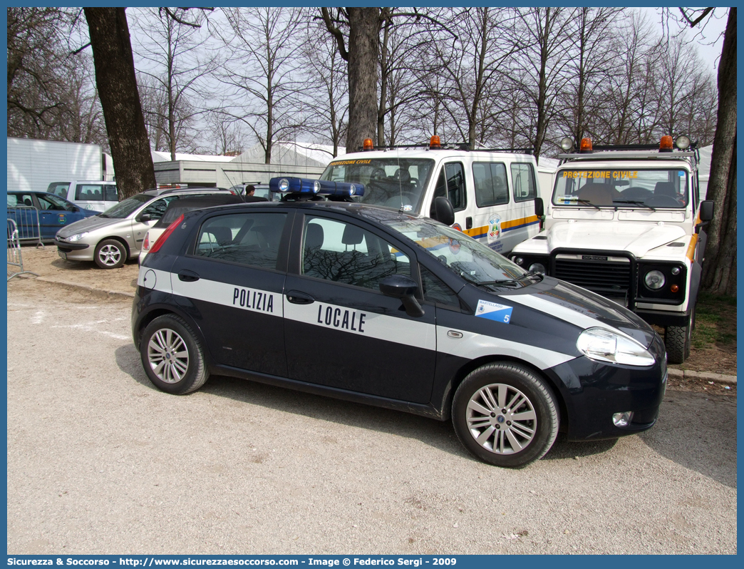 -
Polizia Locale
Comune di Martellago
Fiat Grande Punto
Parole chiave: PL;P.L.;PM;P.M.;Polizia;Locale;Municipale;Martellago;Fiat;Grande;Punto