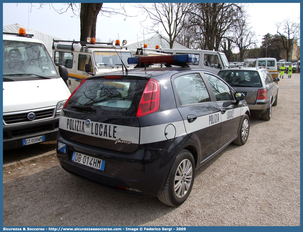 -
Polizia Locale
Comune di Martellago
Fiat Grande Punto
Parole chiave: PL;P.L.;PM;P.M.;Polizia;Locale;Municipale;Martellago;Fiat;Grande;Punto