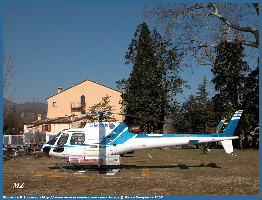 I-AMVM
Regione Veneto
Servizio Forestale Regionale
Eurocopter AS350B3 Ecureuil
Parole chiave: Regione;Veneto;Servizio;Forestale;Regionale;Eurocopter;AS350B3;Ecureuil