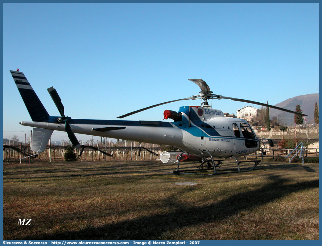 I-AMVM
Regione Veneto
Servizio Forestale Regionale
Eurocopter AS350B3 Ecureuil
Parole chiave: Regione;Veneto;Servizio;Forestale;Regionale;Eurocopter;AS350B3;Ecureuil