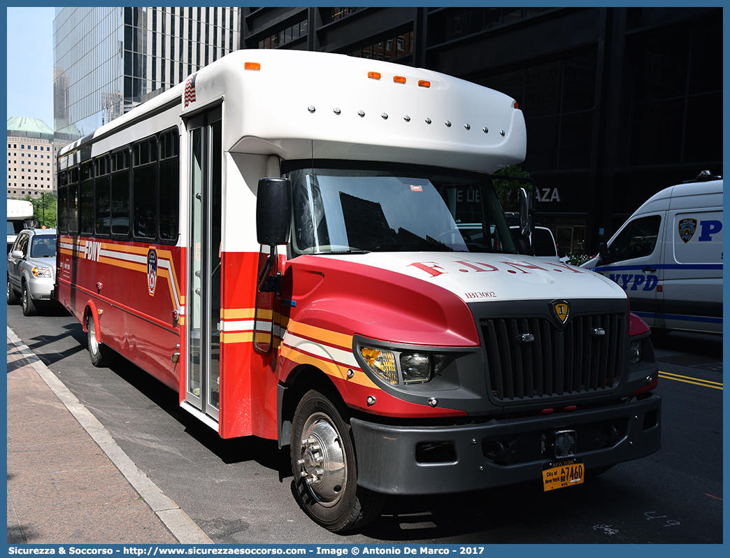 IB13002
United States of America
New York Fire Department
Allstar XL International TC
Conversion by Forest River Inc.
Parole chiave: United;States;of;America;USA;U.S.A.;NYFD;N.Y.F.D.;New;York;Fire;Department;Allstar;XL;International;TC;Forest;River;Starcraft;Bus