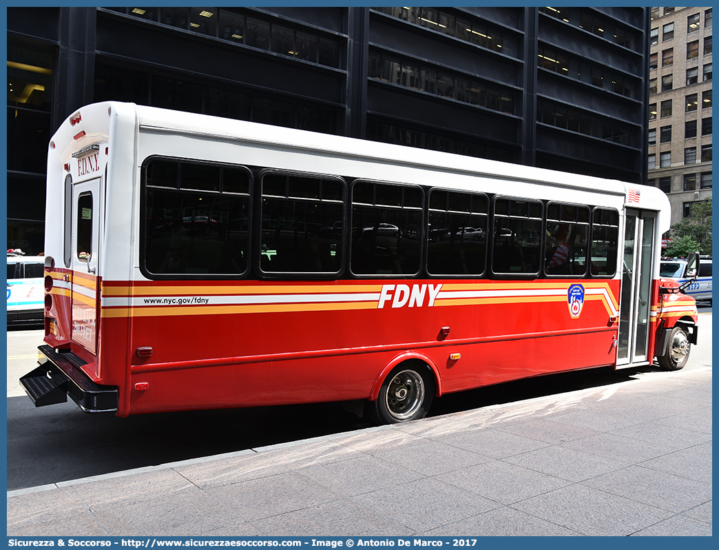 IB13002
United States of America
New York Fire Department
Allstar XL International TC
Conversion by Forest River Inc.
Parole chiave: United;States;of;America;USA;U.S.A.;NYFD;N.Y.F.D.;New;York;Fire;Department;Allstar;XL;International;TC;Forest;River;Starcraft;Bus