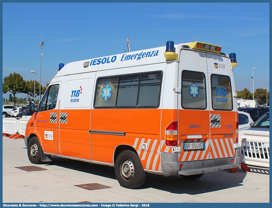 INDIA 2
SUEM 118 Jesolo Emergenza
Azienda ULSS 4 - Veneto Orientale
Jesolo
Mercedes Benz Sprinter I serie restyling
Allestitore MAF S.n.c.
Parole chiave: 118;SUEM;Jesolo;Emergenza;Ambulanza;Autoambulanza;Mercedes;Benz;Sprinter;MAF;M.A.F.;Mariani;Alfredo;Figlio