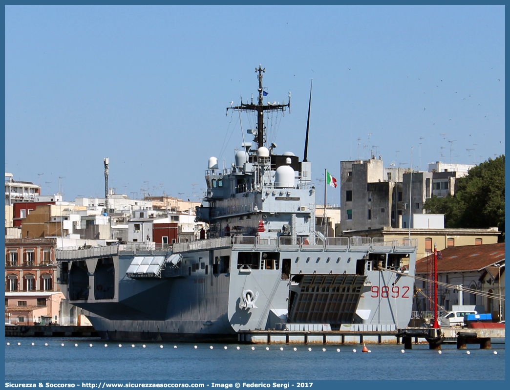 L9892 "San Giorgio"
Marina Militare Italiana
Flotta Navale
Navi Anfibie Classe San Giorgio
Parole chiave: MM;M.M.;Marina Militare;Flotta;Navale;Nave;Anfibia;Navi;Anfibie