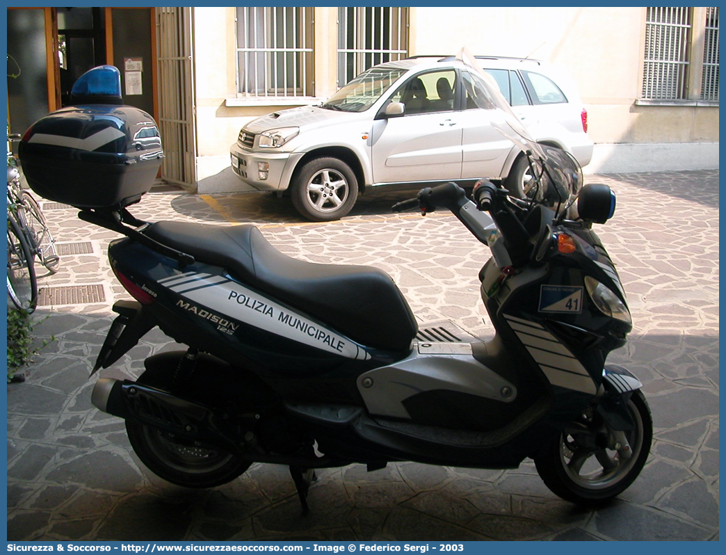 -
Polizia Municipale
Comune di Treviso
Malaguti Madison
Parole chiave: PL;P.L.;PM;P.M.;Polizia;Locale;Municipale;Treviso;Malaguti;Madison