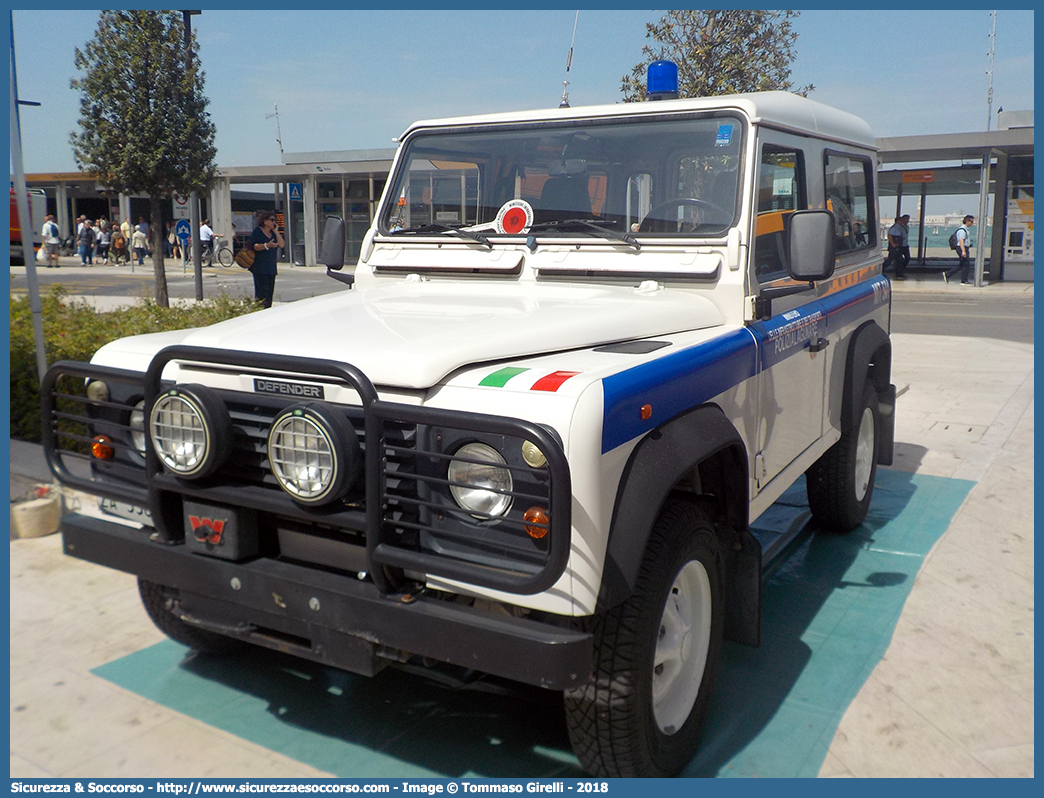 MIT501
Ministero delle Infrastrutture e dei Trasporti
Polizia Lagunare
Land Rover Defender 90
Parole chiave: MIT;M.I.T.;Ministero;delle;Infrastrutture;e;dei;Trasporti;Polizia;Lagunare;Land;Rover;Defender;90