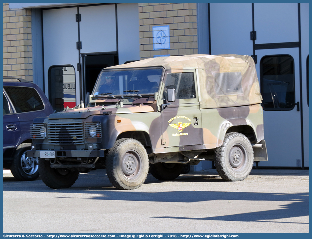 MM BK009
Marina Militare Italiana
Land Rover Defender 90
Parole chiave: MMI;M.M.I.;Marina;Militare;Italiana;Land Rover;Defender;90