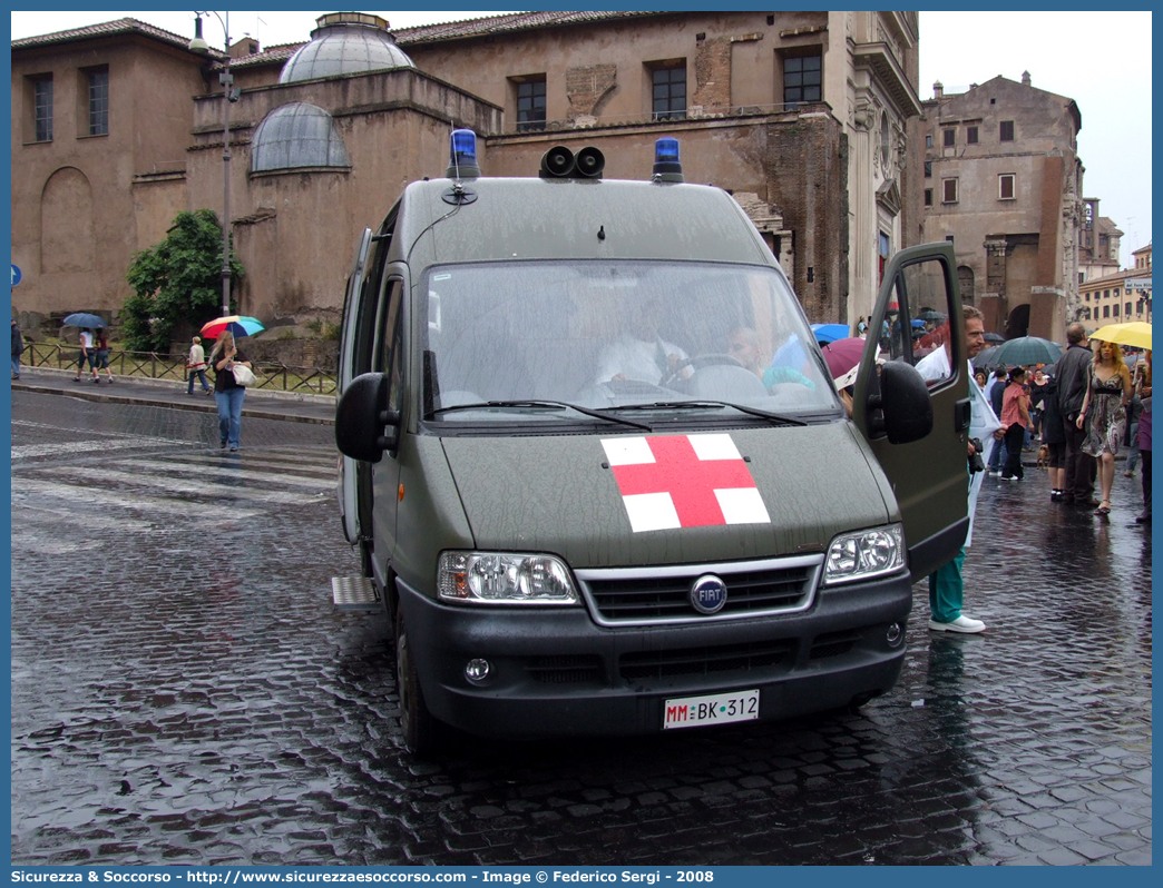 MM BK312
Marina Militare Italiana
Servizio Sanitario
Fiat Ducato II serie restyling
Allestitore Bollanti S.r.l.
Parole chiave: MMI;M.M.I.;Marina;Militare;Italiana;Ambulanza;Autoambulanza;Servizio;Sanitario;Fiat;Ducato;Bollanti