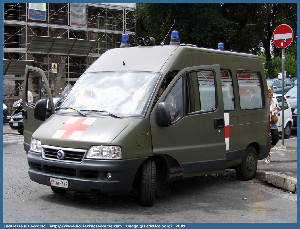 MM BK312
Marina Militare Italiana
Servizio Sanitario
Fiat Ducato II serie restyling
Allestitore Bollanti S.r.l.
Parole chiave: MMI;M.M.I.;Marina;Militare;Italiana;Ambulanza;Autoambulanza;Servizio;Sanitario;Fiat;Ducato;Bollanti