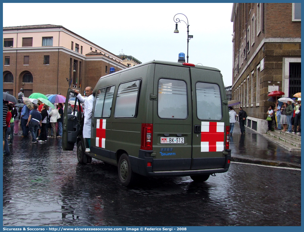 MM BK312
Marina Militare Italiana
Servizio Sanitario
Fiat Ducato II serie restyling
Allestitore Bollanti S.r.l.
Parole chiave: MMI;M.M.I.;Marina;Militare;Italiana;Ambulanza;Autoambulanza;Servizio;Sanitario;Fiat;Ducato;Bollanti