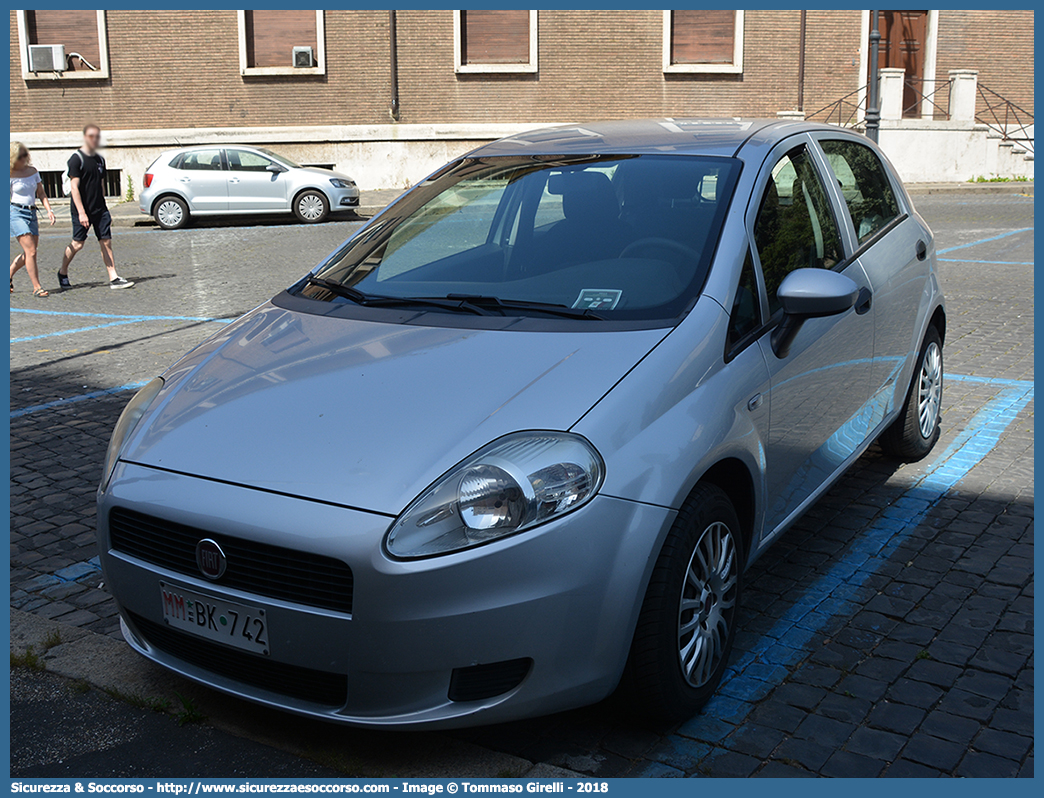 MM BK742
Marina Militare Italiana
Fiat Grande Punto
Parole chiave: MMI;M.M.I.;Marina;Militare;Italiana;Fiat;Grande;Punto