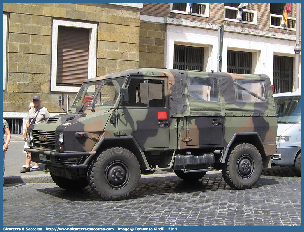 MM BK774
Marina Militare Italiana
Reggimento San Marco
Iveco VM90T
Parole chiave: MMI;M.M.I.;Marina;Militare;Italiana;Reggimento;San Marco;Iveco;VM90T