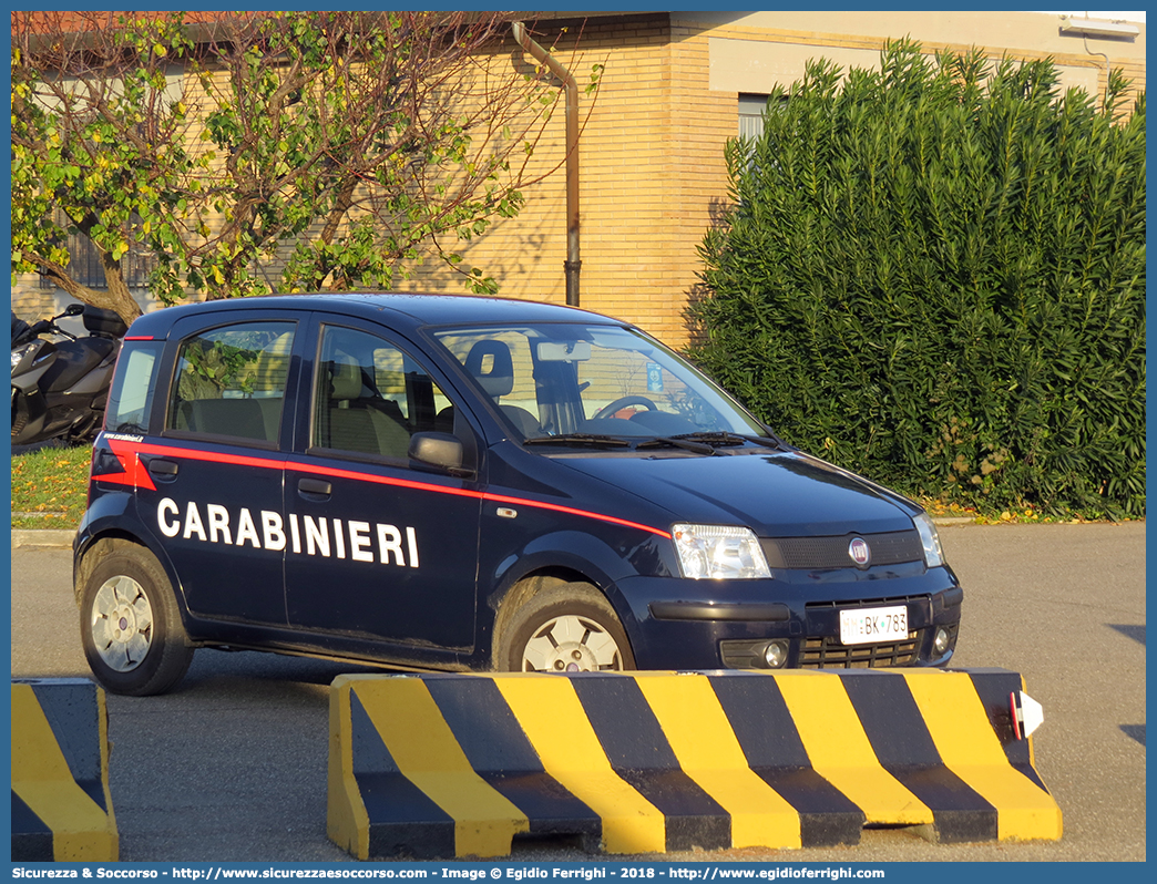 MM BK783
Arma dei Carabinieri
Reparto Carabinieri presso
la Marina Militare
Fiat Nuova Panda I serie
Parole chiave: CC;C.C.;MM;M.M.;Arma;dei;Carabinieri;Reparto;Marina;Militare;Fiat;Nuova;Panda