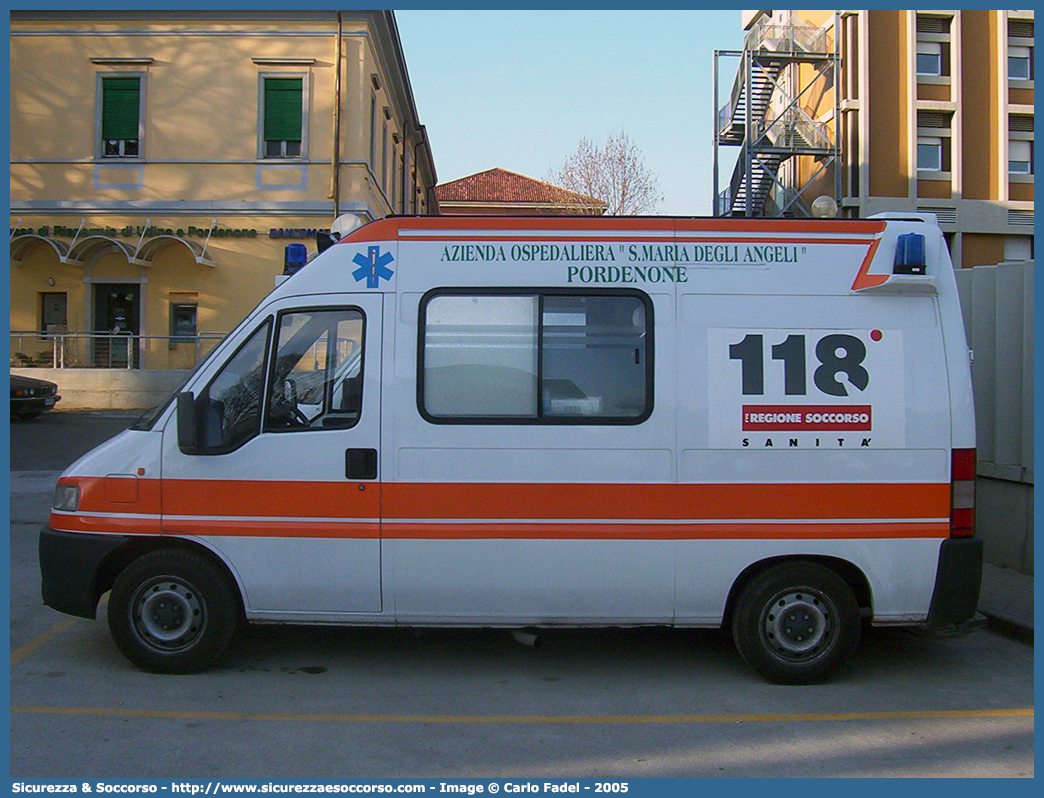 P12
118 Pordenone
Fiat Ducato II serie
Allestitore Grazia
Parole chiave: 118;Pordenone;Ambulanza;Fiat;Ducato;Grazia