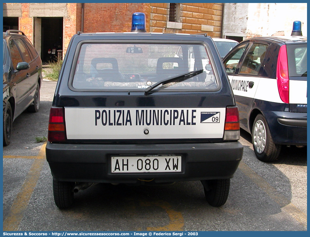 -
Polizia Municipale
Comune di Treviso
Fiat Panda II serie
Parole chiave: PL;P.L.;PM;P.M.;Polizia;Locale;Municipale;Treviso;Fiat;Panda