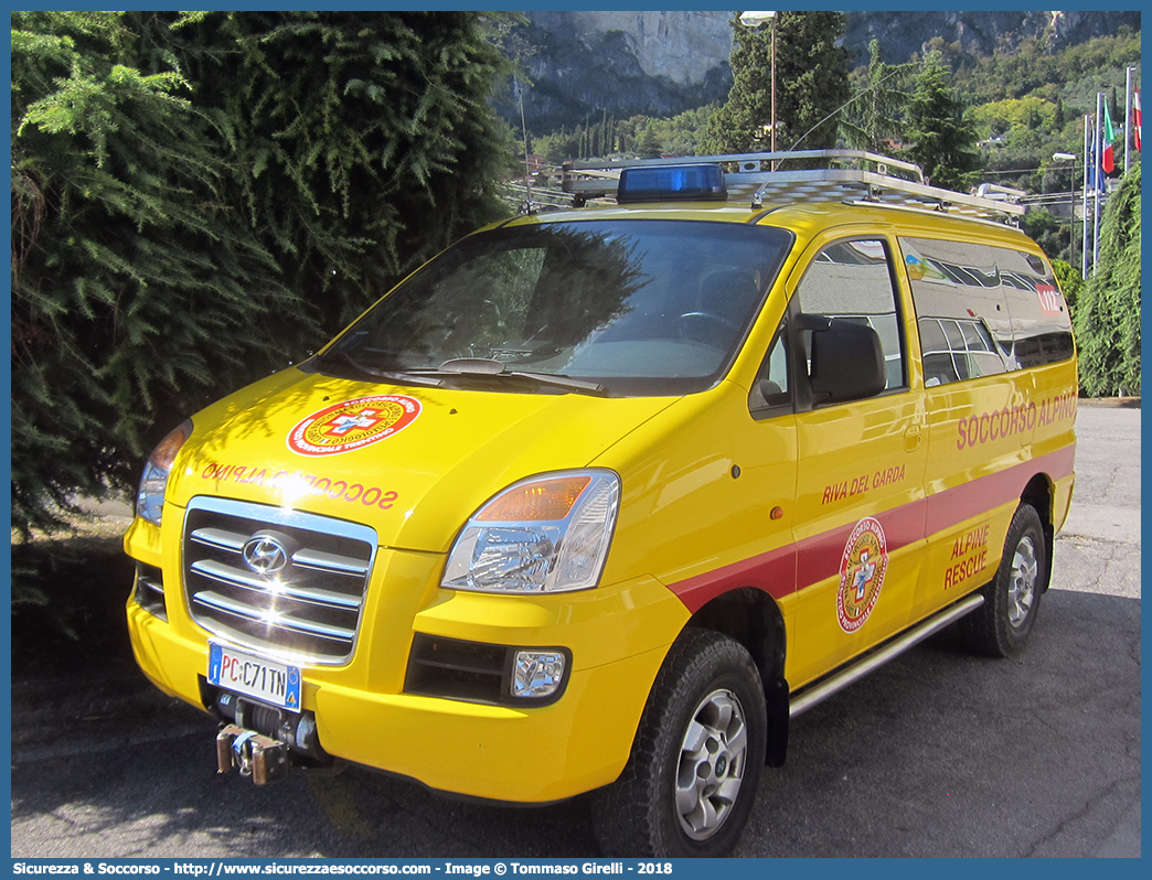 PC C71TN
Corpo Nazionale
Soccorso Alpino e Speleologico
Delegazione Alpina IV Trentino
Stazione Riva del Garda
Hyundai H1 HSV II serie
(variante)
Parole chiave: CNSAS;C.N.S.A.S.;Corpo;Nazionale;Soccorso;Alpino;Speleologico;Trentino;Trento;Riva del Garda;SAT;S.A.T.;Hyundai;H1;HSV