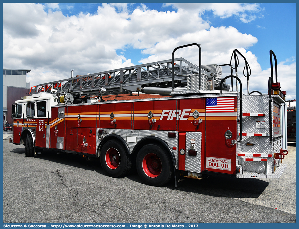 PFS Ladder 1
United States of America
New York Fire Department
Seagrave Aerial
Parole chiave: United;States;of;America;USA;U.S.A.;NYFD;N.Y.F.D.;New;York;Fire;Department;Seagrave;Aerial