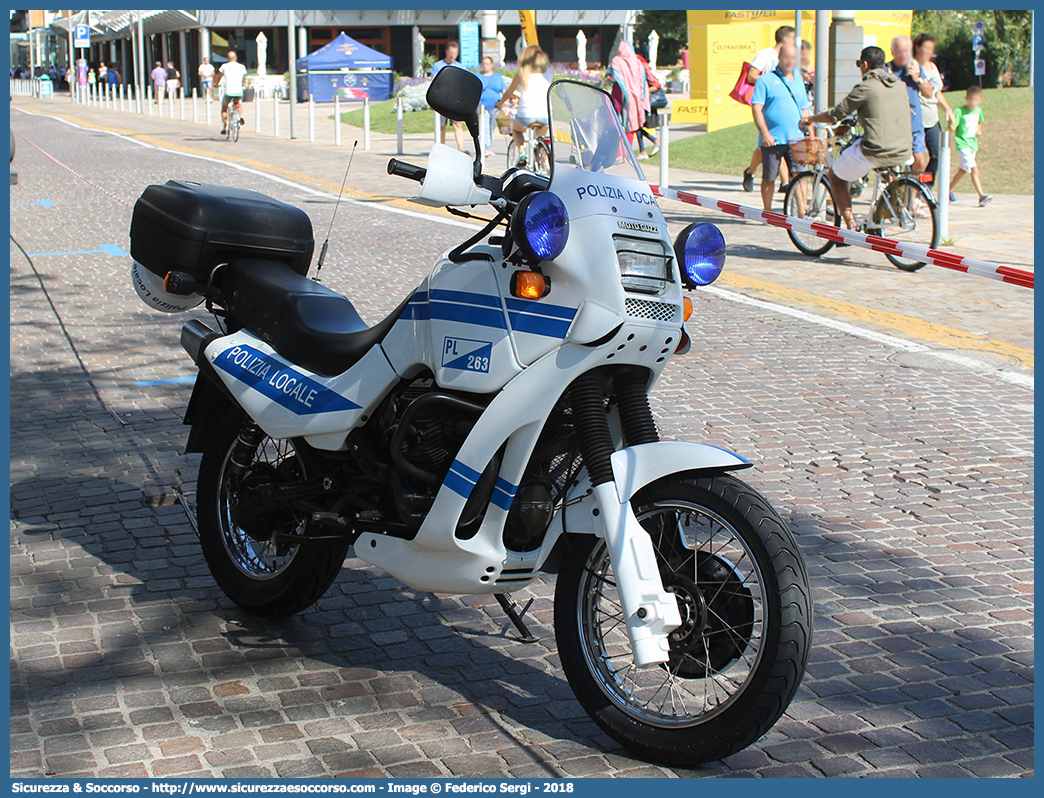 -
Comune di Jesolo
Polizia Locale
Moto Guzzi NTX 750
Parole chiave: PL;PM;P.L.;P.M.;Polizia;Locale;Municipale;Jesolo;Moto;Guzzi;NTX;750