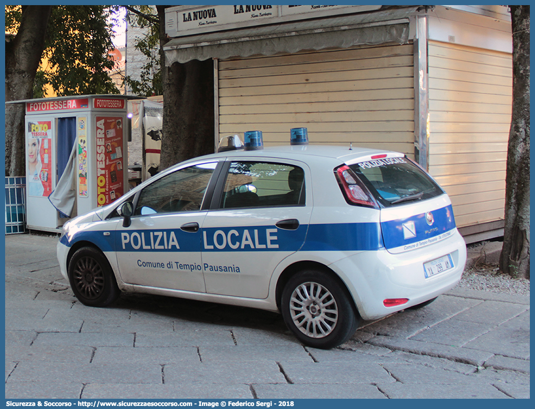 Polizia Locale YA299AM
Polizia Locale
Comune di Tempio Pausania
Fiat Punto IV serie
Parole chiave: PL;PM;P.L.;P.M.;Polizia;Locale;Municipale;Tempio;Pausania;Fiat;Punto