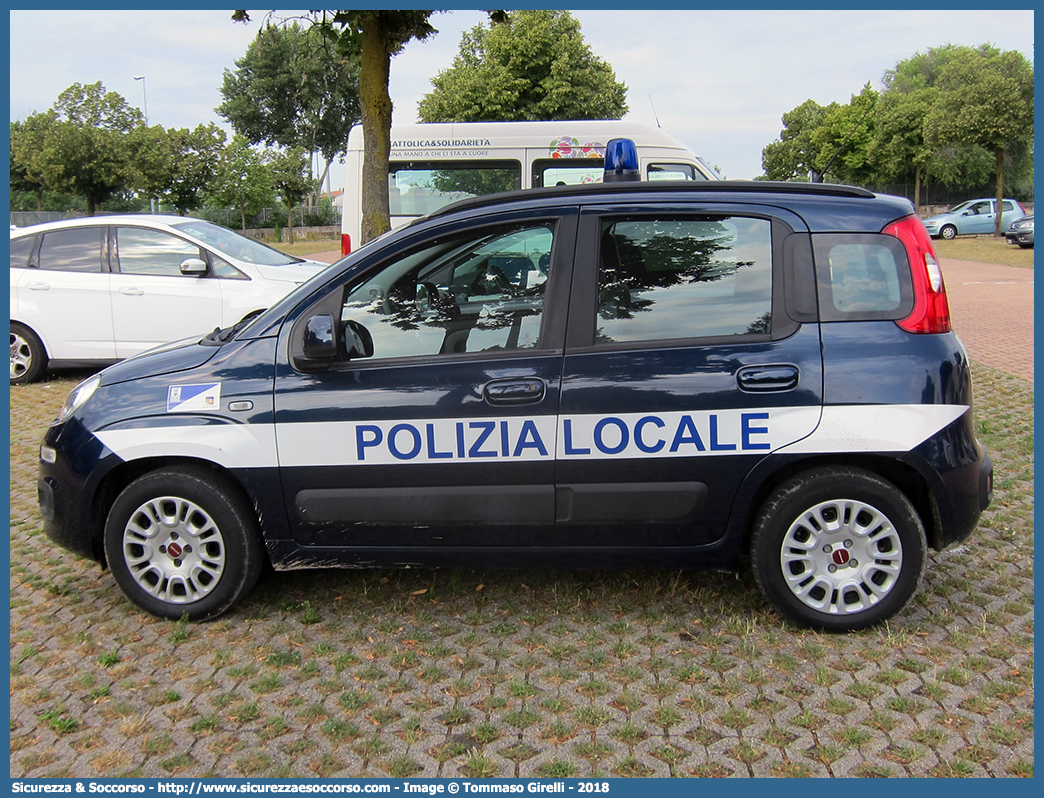 -
Polizia Locale
Comune di Cerro Veronese
Fiat Nuova Panda II serie
Parole chiave: PL;P.L.;PM;P.M.;Polizia;Locale;Municipale;Cerro;Veronese;Fiat;Nuova;Panda