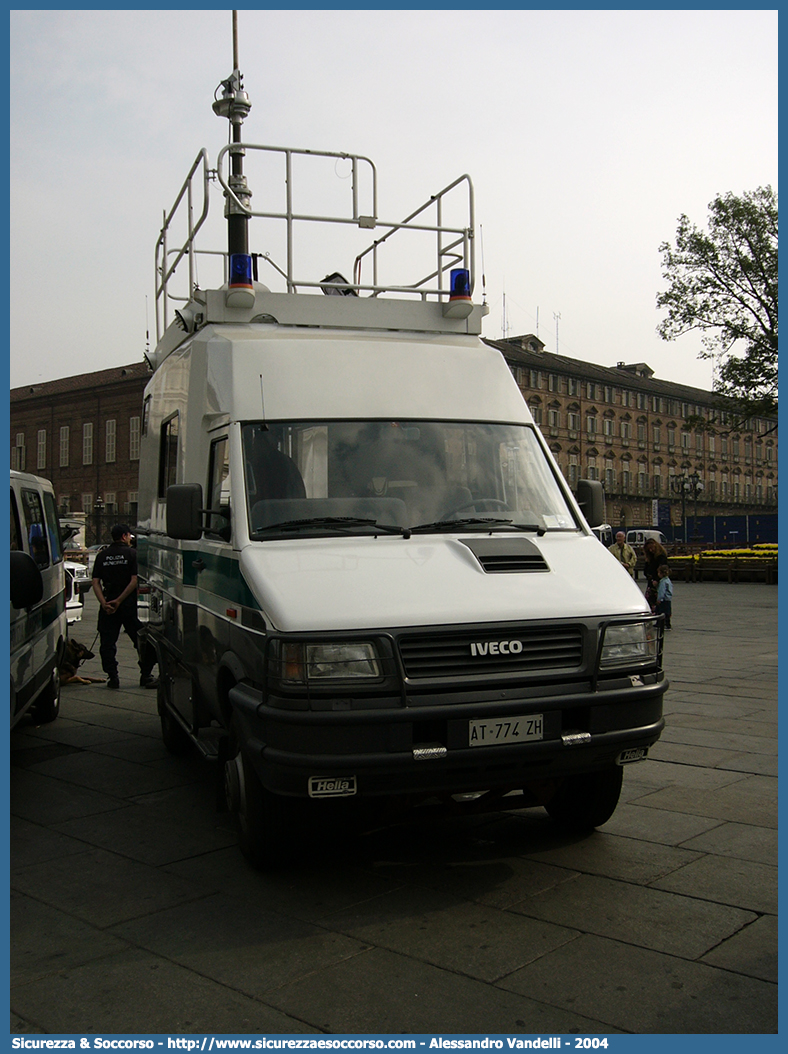 -
Polizia Municipale
Comune di Torino
Iveco Daily II serie 4x4
Parole chiave: PL;P.L.;PM;P.M.;Polizia;Locale;Municipale;Torino;Iveco;Daily;4x4