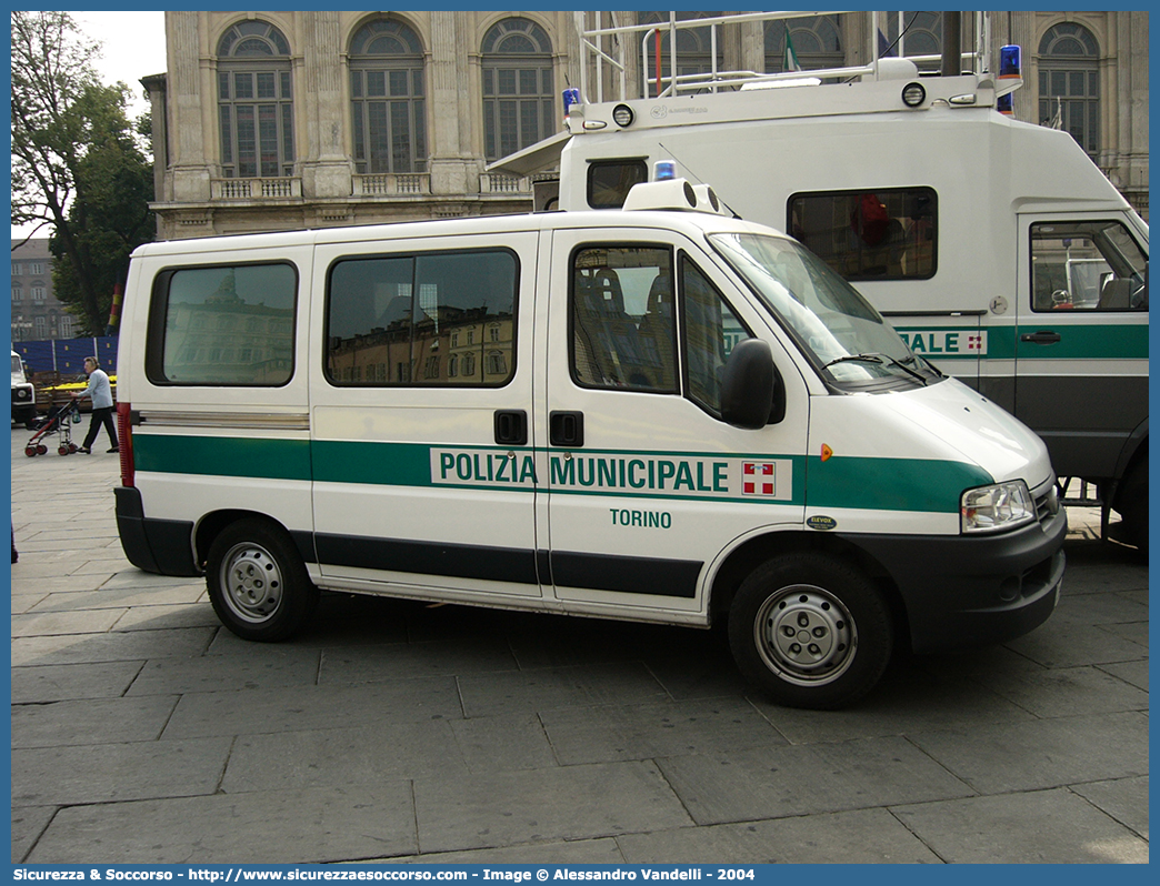 -
Polizia Municipale
Comune di Torino
Nucleo Cinofili
Fiat Ducato II serie restyling
Allestitore Elevox S.r.l.
(variante)
Parole chiave: PL;P.L.;PM;P.M.;Polizia;Locale;Municipale;Torino;Fiat;Ducato;Elevox