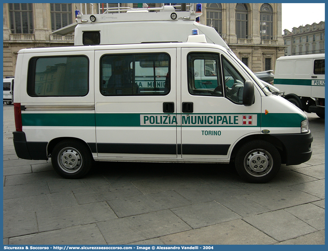 -
Polizia Municipale
Comune di Torino
Nucleo Cinofili
Fiat Ducato II serie restyling
Allestitore Elevox S.r.l.
(variante)
Parole chiave: PL;P.L.;PM;P.M.;Polizia;Locale;Municipale;Torino;Fiat;Ducato;Elevox