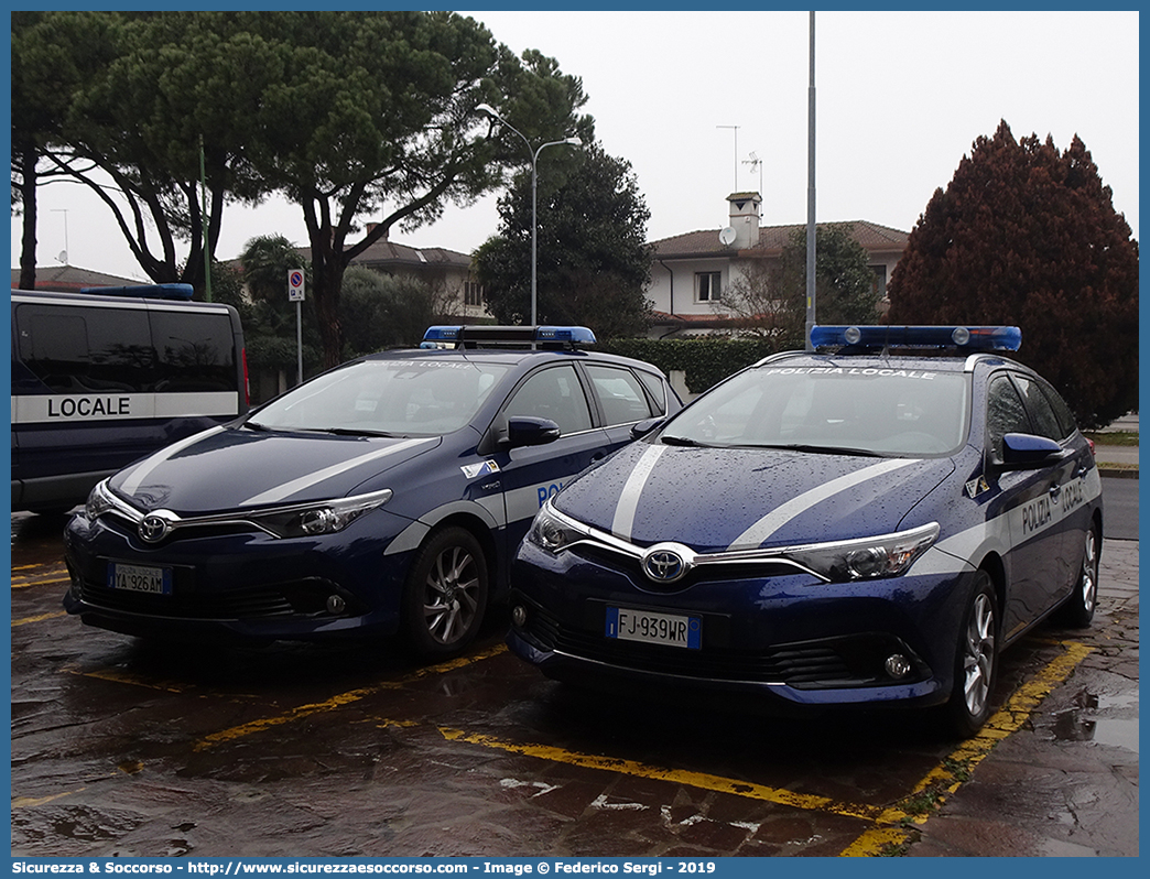 -
Polizia Locale
Comune di Mogliano Veneto
Toyota Auris Touring Sports Hybrid
Allestitore Focaccia Group S.r.l.
Parole chiave: PL;P.L.;PM;P.M.;Polizia;Locale;Municipale;Mogliano;Veneto;Toyota;Auris;Touring;Sports;Hybrid;Focaccia;Group