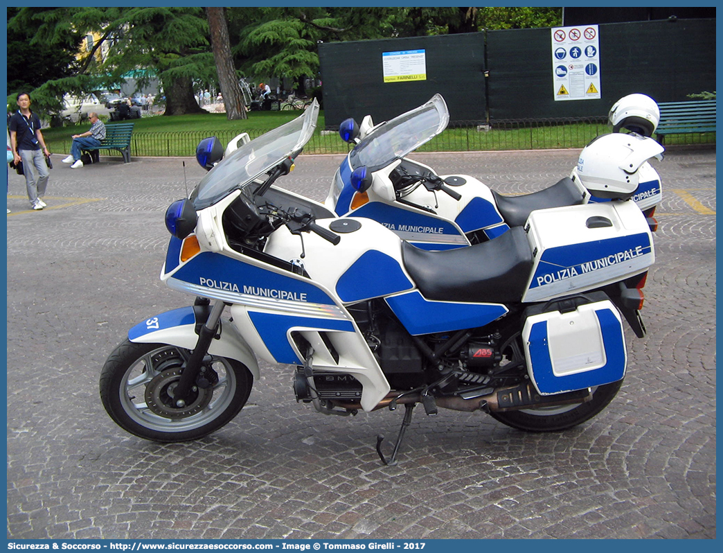 -
Polizia Municipale
Comune di Verona
BMW K100RT
Parole chiave: PL;P.L.;PM;P.M.;Polizia;Locale;Municipale;Verona;BMW;K100RT