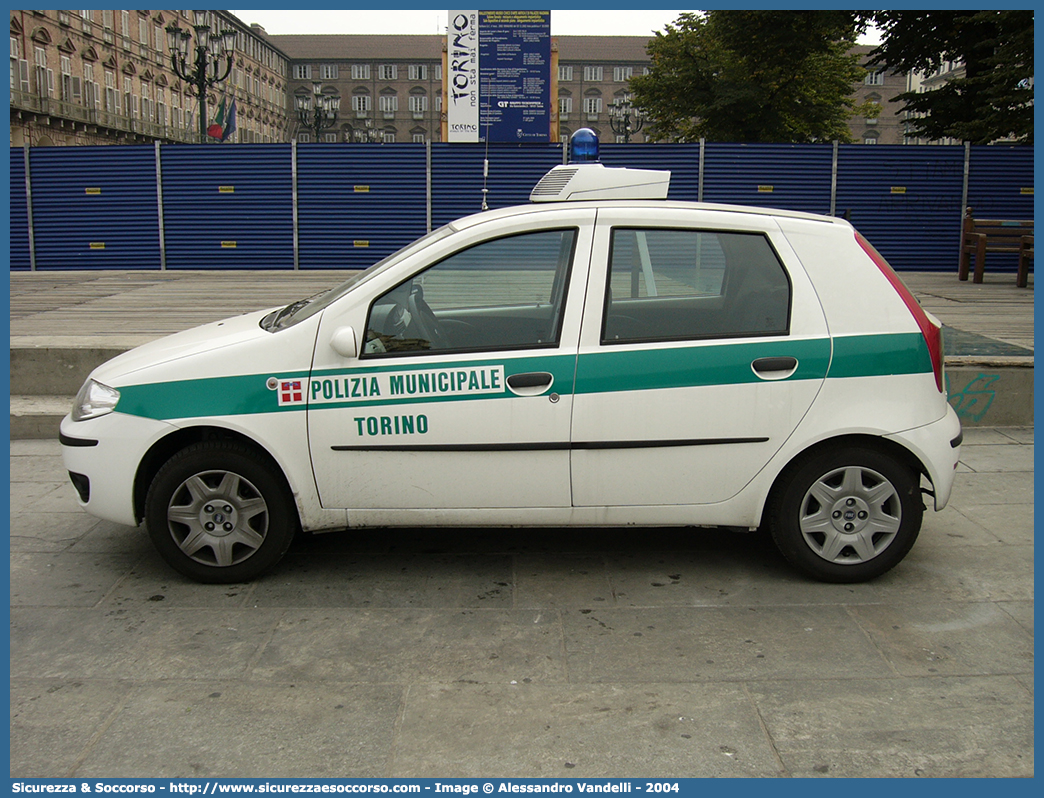 -
Polizia Municipale
Comune di Torino
Fiat Punto III serie
Parole chiave: PL;P.L.;PM;P.M.;Polizia;Locale;Municipale;Torino;Fiat;Punto