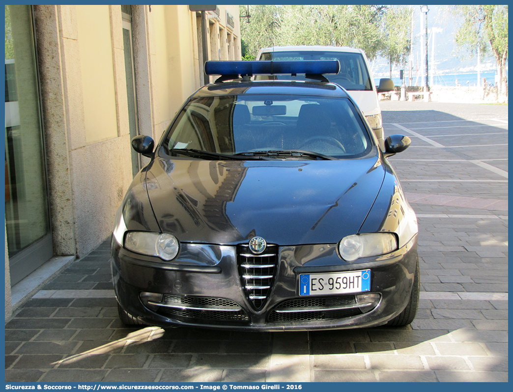 -
Polizia Municipale
Comune di Torri del Benaco
Alfa Romeo 147 I serie
Parole chiave: PL;P.L.;PM;P.M.;Polizia;Locale;Municipale;Torri del Benaco;Alfa Romeo;147