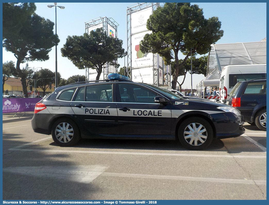 Polizia Locale YA002AG
Polizia Locale
Comune di Venezia
Renault Laguna SporTour
Allestitore Focaccia Group S.r.l.
Parole chiave: PL;P.L.;PM;P.M.;Polizia;Locale;Municipale;Venezia;Renault;Laguna;SporTour;SW;S.W.;Focaccia