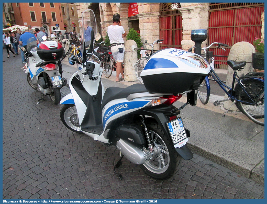 Polizia Locale YA02908
Polizia Locale
Comune di Verona
Honda SH 150
Parole chiave: PL;P.L.;PM;P.M.;Polizia;Locale;Municipale;Verona;Honda;SH;150