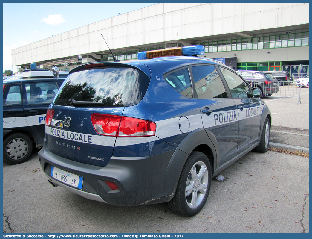 Polizia Locale YA035AK
Polizia Locale
Comune di San Giovanni Lupatoto
Seat Altea Freetrack
Allestitore Focaccia Group S.r.l.
Parole chiave: PL;P.L.;PM;P.M.;Polizia;Locale;Municipale;San;Giovanni;Lupatoto;Seat;Altea;Freetrack;Focaccia