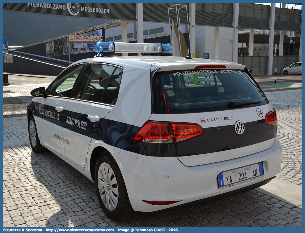 Polizia Locale YA204AN
Polizia Municipale
Comune di Bolzano
Volkswagen Golf VII serie
Allestitore Focaccia Group S.r.l.
Parole chiave: PL;P.L.;PM;P.M.;Polizia;Locale;Municipale;Stadt;Polizei;Stadtpolizei;Bolzano;Bozen;Volkswagen;Golf;Focaccia