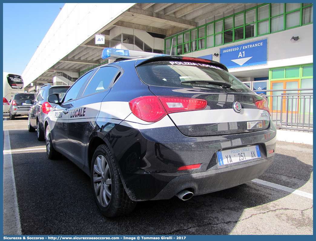 Polizia Locale YA251AN
Polizia Locale
Comune di Isola della Scala
Alfa Romeo Nuova Giulietta
I serie II restyling
Parole chiave: PL;P.L.;PM;P.M.;Polizia;Locale;Municipale;Isola della Scala;Alfa;Romeo;Nuova;Giulietta