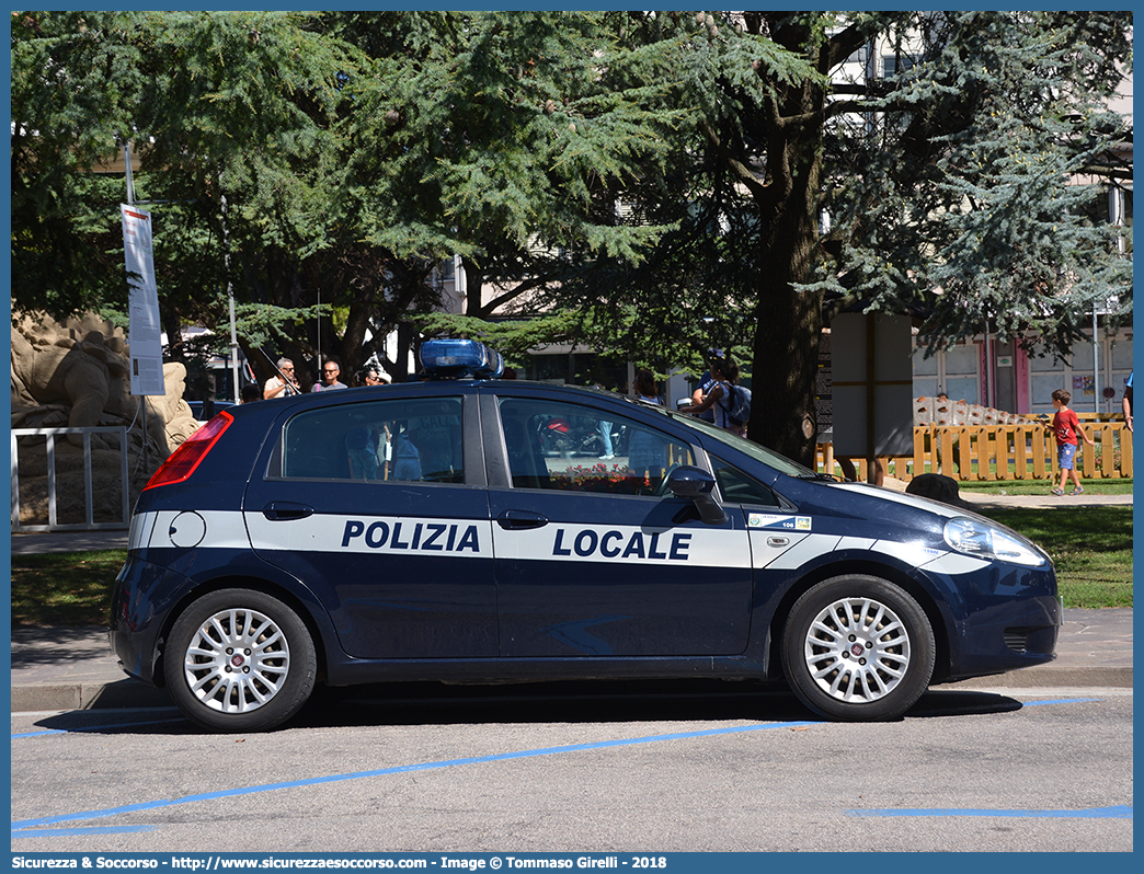 Polizia Locale Ya273AB
Polizia Locale
Comune di Jesolo
Fiat Grande Punto
Allestitore Bertazzoni S.r.l.
Parole chiave: PL;P.L.;PM;P.M.;Polizia;Locale;Municipale;Jesolo;Fiat;Grande;Punto;Bertazzoni