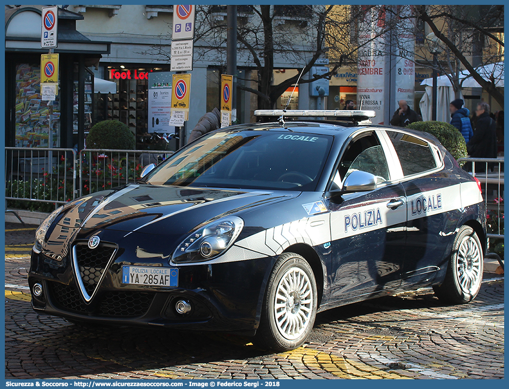 Polizia Locale YA285AF
Polizia Locale
Comune di Padova
Alfa Romeo Nuova Giulietta I serie I restyling
Allestitore All.V.In. S.r.l.
Parole chiave: PL;P.L.;PM;P.M.;Polizia;Locale;Municipale;Padova;Alfa Romeo;Nuova;Giulietta;All.V.In.