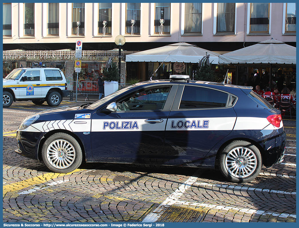 Polizia Locale YA285AF
Polizia Locale
Comune di Padova
Alfa Romeo Nuova Giulietta I serie I restyling
Allestitore All.V.In. S.r.l.
Parole chiave: PL;P.L.;PM;P.M.;Polizia;Locale;Municipale;Padova;Alfa Romeo;Nuova;Giulietta;All.V.In.